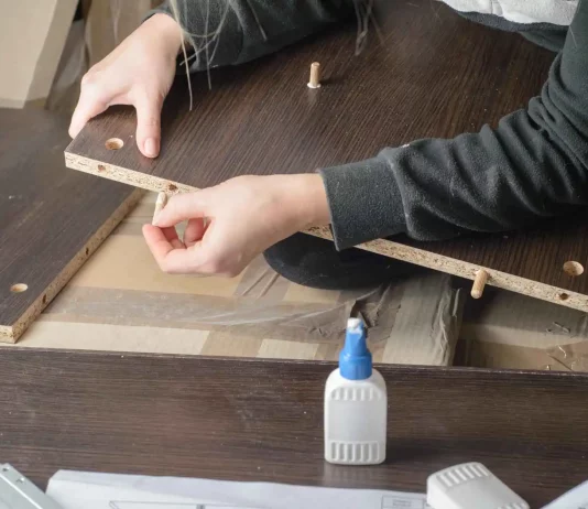Cara memastikan lem kayu merekat kuat