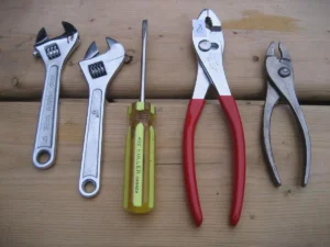 alat obeng tang kayu