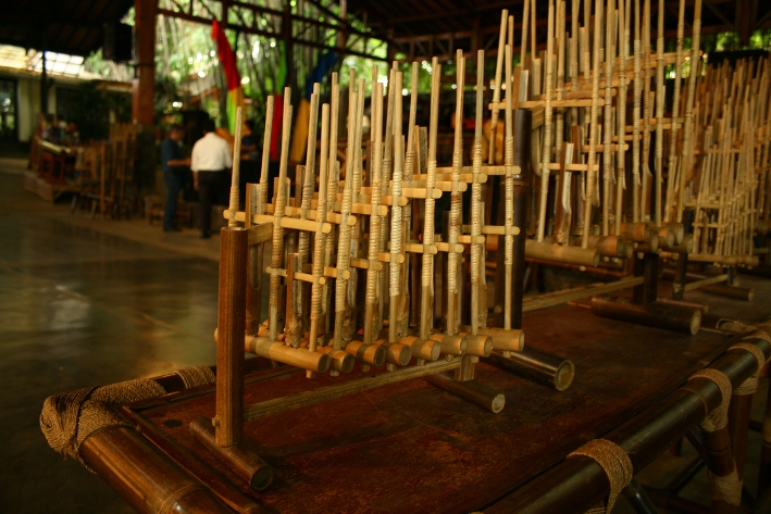 alat musik angklung