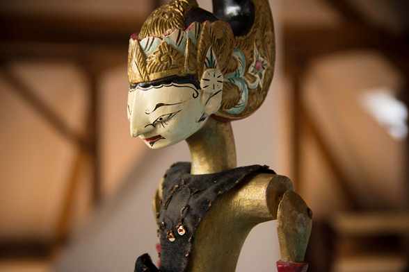 pengrajin kayu wayang