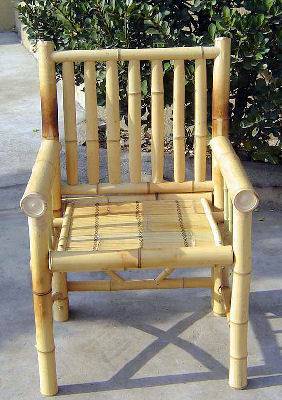 kursi bambu memerlukan lem yang kuat untuk bambu