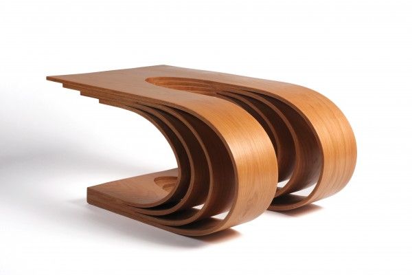 kursi kayu melengkung