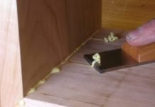 Tips Mudah Membersihkan Sisa Lem Kayu Sebelum Finishing menghilangkan noda bekas lem