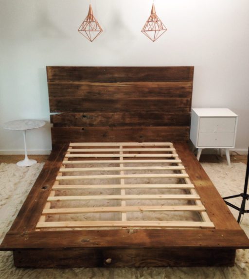 tempat tidur kayu bekas